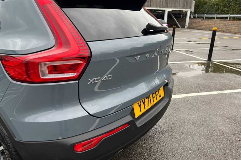2021 Volvo XC40 2.0 B4 MHEV R-Design SUV 5dr Petrol Hybrid Auto Euro 6 (s/s) (197 ps) SUV Hybrid ...