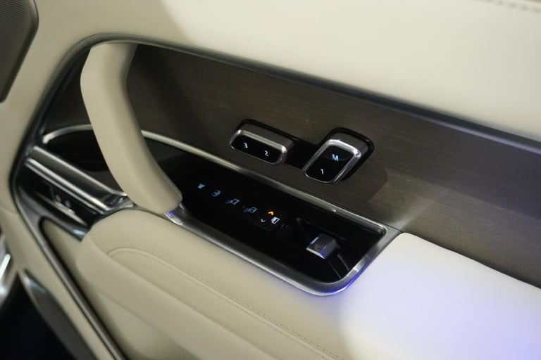 2023 Land Rover Range Rover 3.0 P550e 38.2kWh SV SUV 5dr Petrol Plug-in Hybrid Auto 4WD Euro 6 (s...