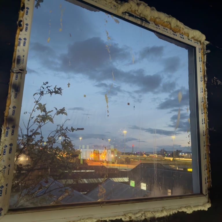 Warehouse to let / Unit to let / workshop / storage unit space  Amazon ebay 600 sq ft - 2000 sq ft