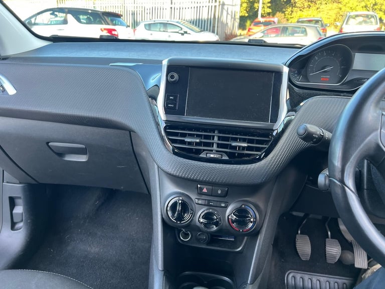 2015 Peugeot 208 1.2 PureTech 82 Active 5dr HATCHBACK Petrol Manual
