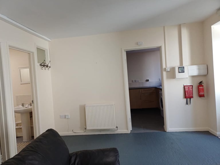 Flat To Let