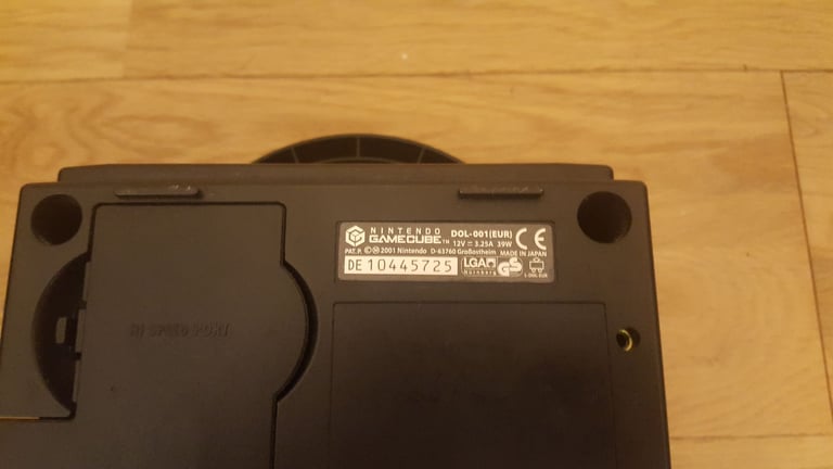 BLACK NINTENDO GAMECUBE CONSOLE ONLY TESTED AND WORKING