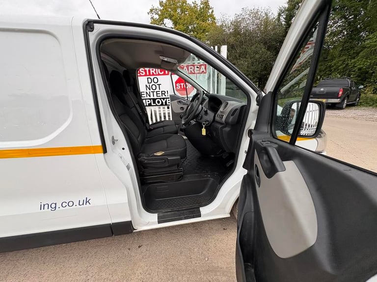 2017 Renault Trafic Trafic SL27 Business+ Energy dCi Panel Van DIESEL Manual