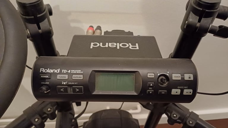 ***PACKAGE DEAL*** Roland TD4 Electric Drumkit WITH Roland PM-10 Personal Monitor 