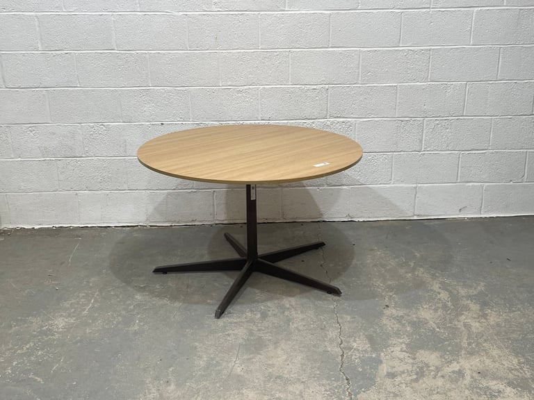 Designer office clearance desks and tables, up to 90% off