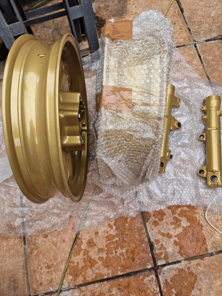Pan european wheels and fork bottoms in gold