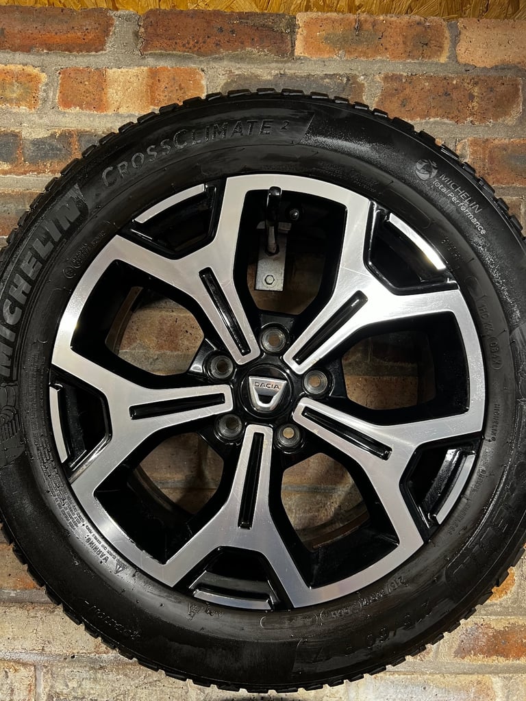 Dacia Duster II 17” Maldives Alloy Wheels & Michelin CrossClimate 2 All Season Nearly New Tyres