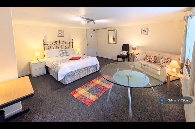 1 bedroom in Whitesands, Dumfries, DG1 (#2529623)