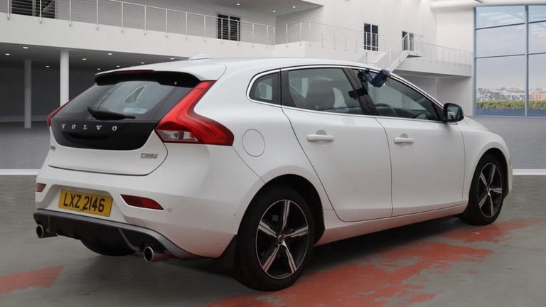 2017 Volvo V40 2.0 D2 R-Design Nav Plus Hatchback 5dr Diesel Manual Euro 6 (s/s) (120 ps) Hatchba...