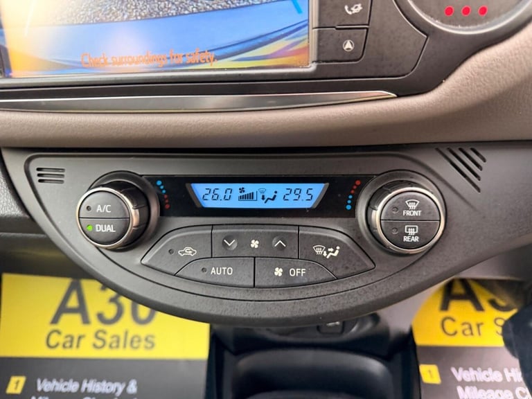 2016 Toyota Yaris 1.5 VVT-h Design E-CVT Euro 6 5dr Hatchback Automatic