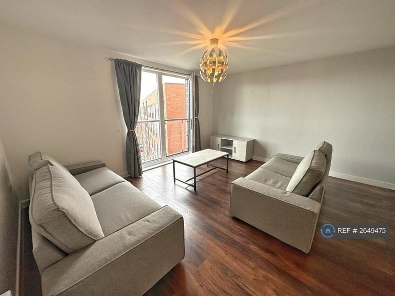 3 bedroom flat in The Riverside, Salford, M5 (3 bed) (#2649475)