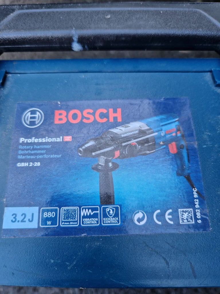 Bosch sds hammer drll 240v with chisel set 