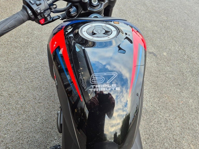 2025 TRIUMPH TRIDENT 660 TRIPLE TRIBUTE EDITION
