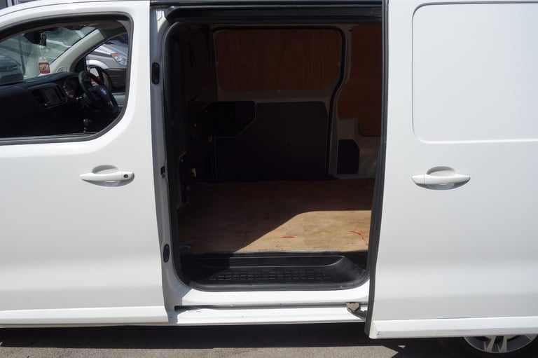 Vauxhall Vivaro 2900 1.5d 100PS Sportive H1 Van DIESEL MANUAL 2021/21