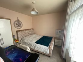 Large Bedroom to Rent - £650 pm