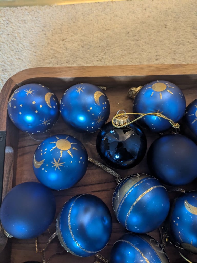 17 x baubles, blue and gold 