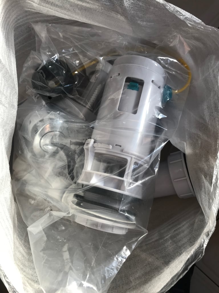 Toilet cistern concealed new