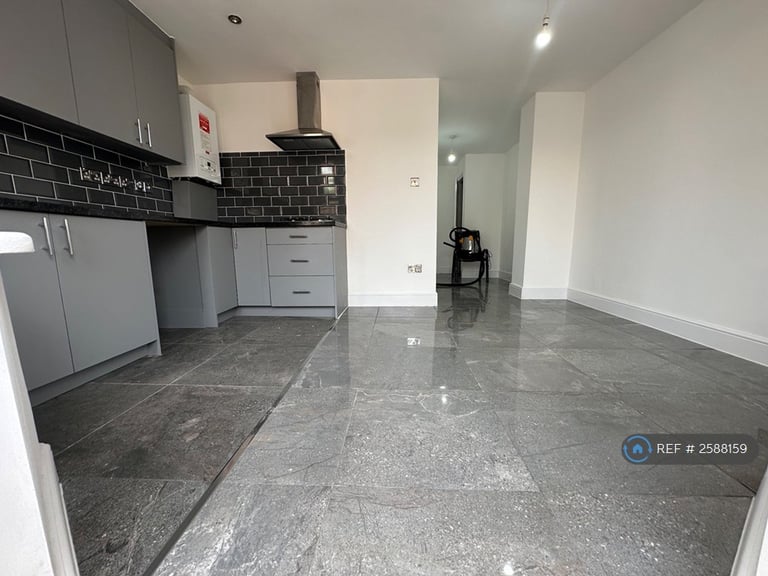 2 bedroom house in Stoke Road, Slough, SL2 (2 bed) (#2588159)