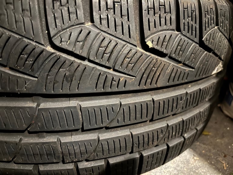 Winter tyres 245/45/17 x 5 