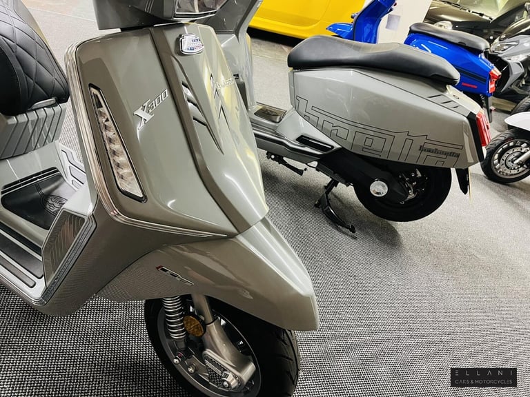 2025 Lambretta X 300 300 Scooter Petrol Automatic Euro 5 (25 ps) Scooter Petrol Automatic