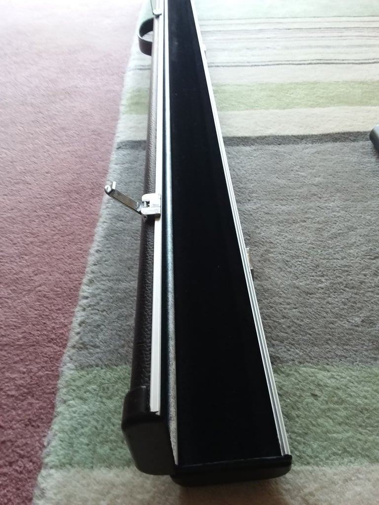 Snooker cue - 1 piece ash - cue extender - mini butt and 2 x 1 piece black alluminium clasp case