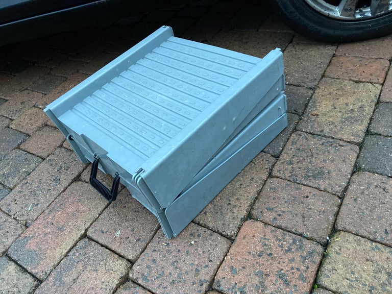 FOLDING ANTI SLIP DOG RAMP