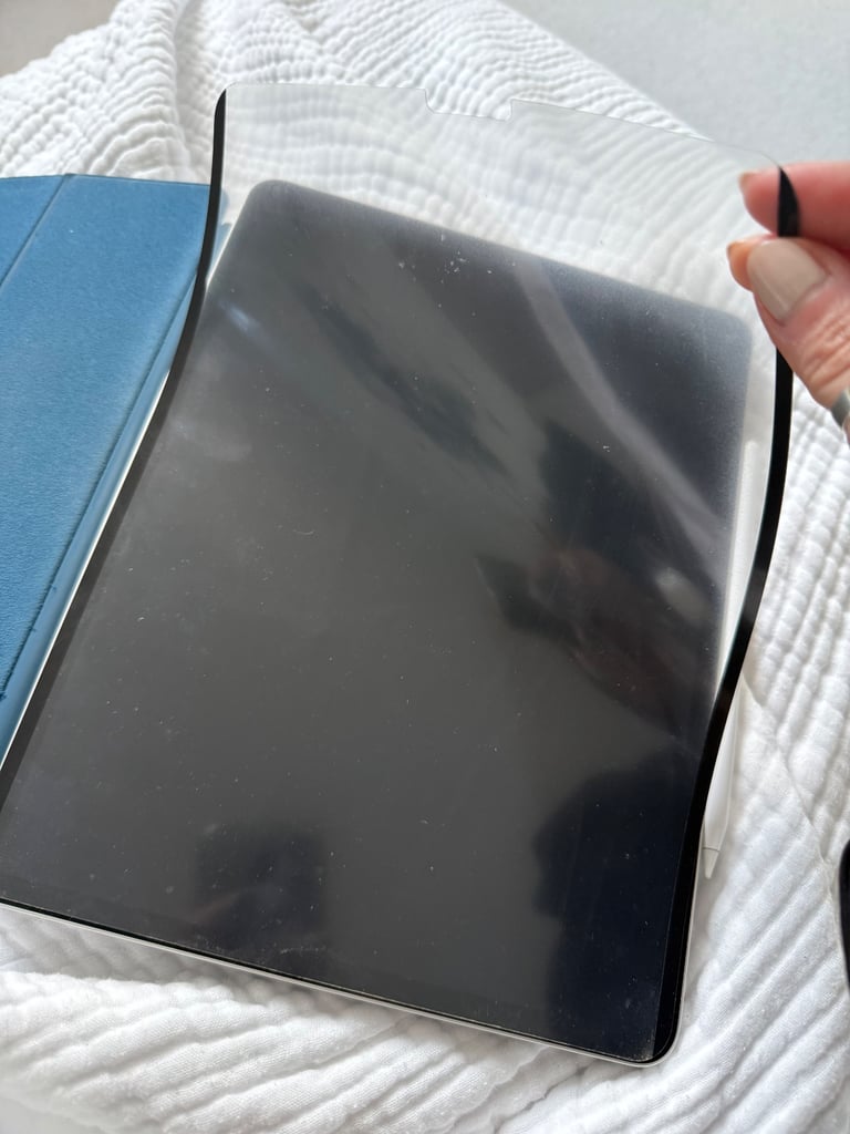 Apple iPad Pro 12.9-inch (6th gen) 256 GB + Magic Keyboard (UK white) + Apple Pencil 2 + cover ++