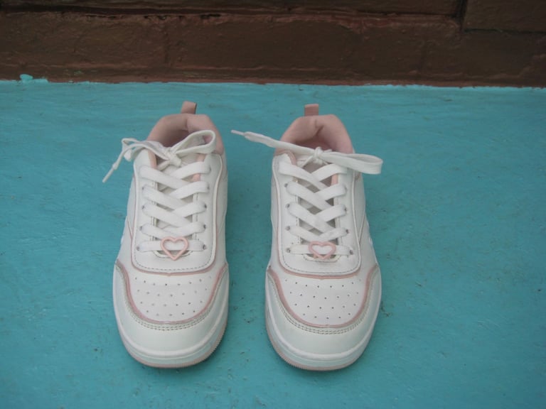 image for Primark Child Trainers UK Size 1/2 EURO Size 33/34 for £5.00
