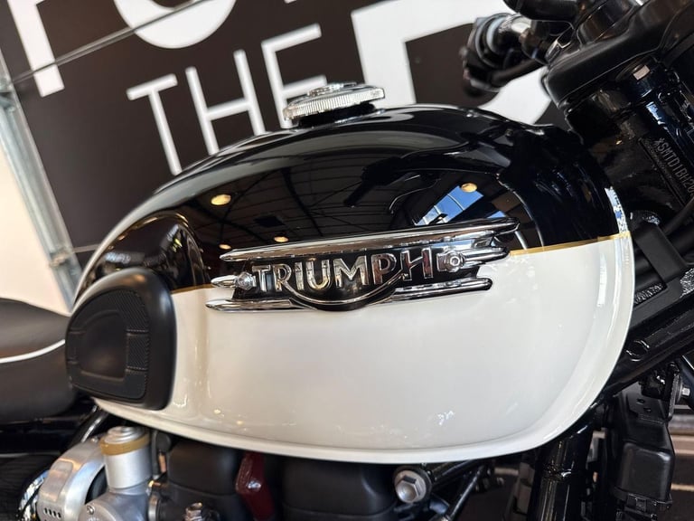 2025 Triumph Bonneville T120 PREMIUM TWIN COLOUR Petrol black 6 Speed