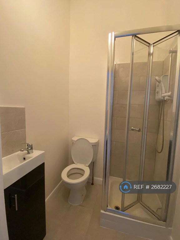 Studio flat in Auckland Road, London, SE19 (#2682227)