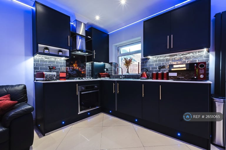 2 bedroom flat in Addington Road, Reading, RG1 (2 bed) (#2651065)