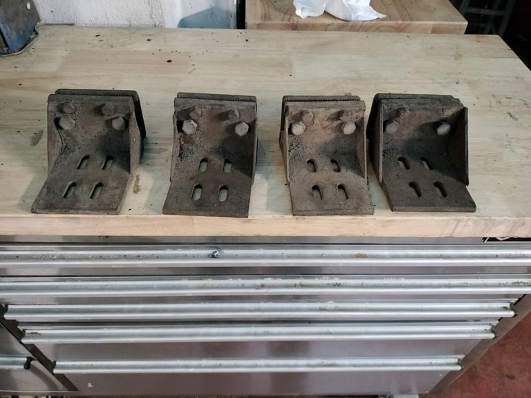 Car body jig sill clamps 