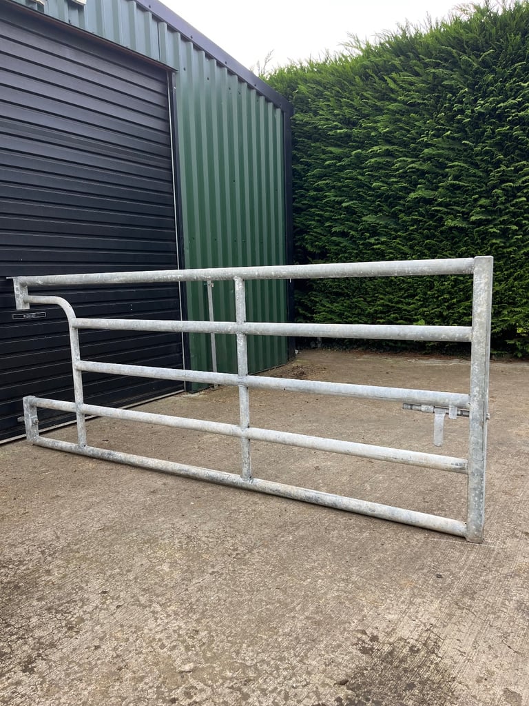 10ft Galvanised Cattle Gate (Tractor)