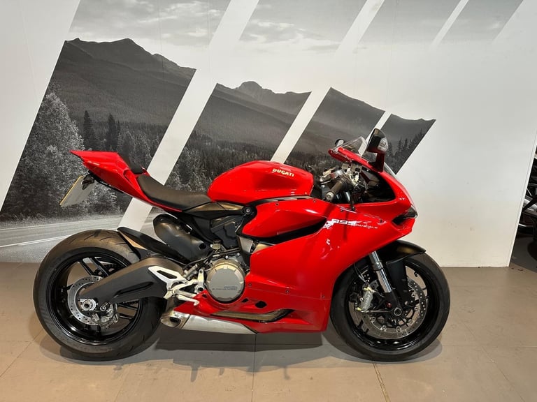 Ducati 899 Panigale 2014 with 14,374 miles 