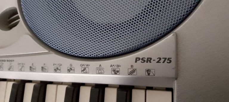 Yamaha electric keyboard PSR-275 with power adaptor