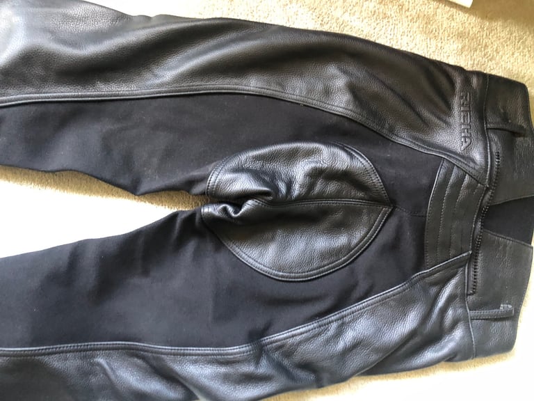 Motorbike leather jacket and trousers women’s ,brand richa worn 3 times from new