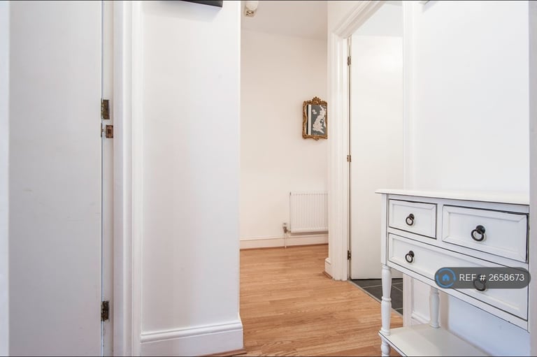 2 bedroom flat in Gilbey Road, London, SW17 (2 bed) (#2658673)