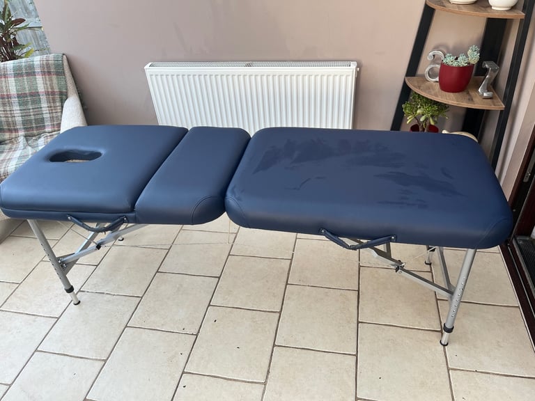 Portable massage table 