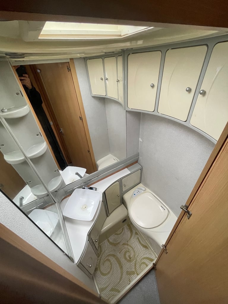 Tec Travel King Luxury Spec / Hobby / LMC 7 Berth Caravan, 2008 Fixed Bed & Fixed Bunk Beds