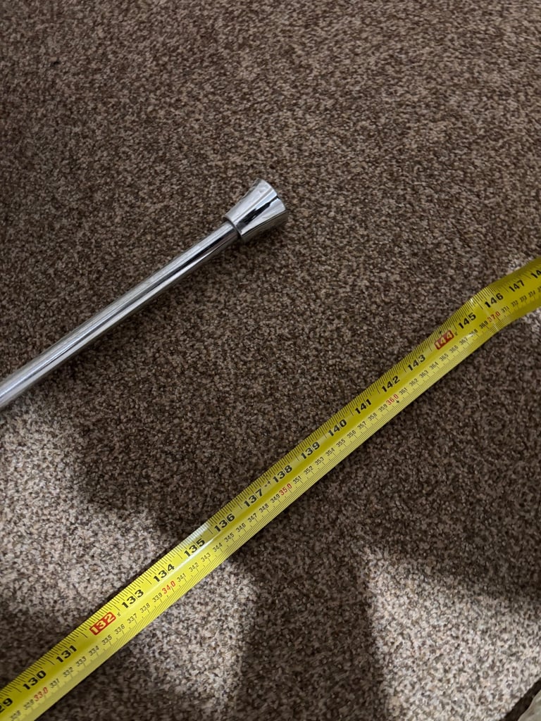 Extendable curtain pole 