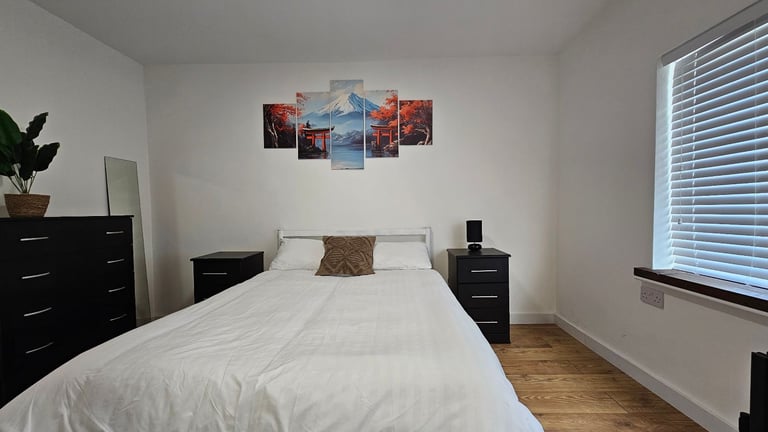 4 Bedroom House, Newly Renovated - open plan kitchen.