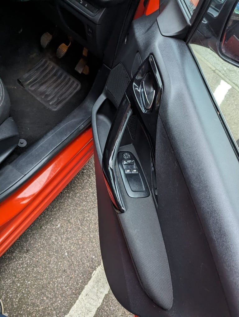 Peugeot, 208, Hatchback, 2015, Manual, 1199 (cc), 5 doors