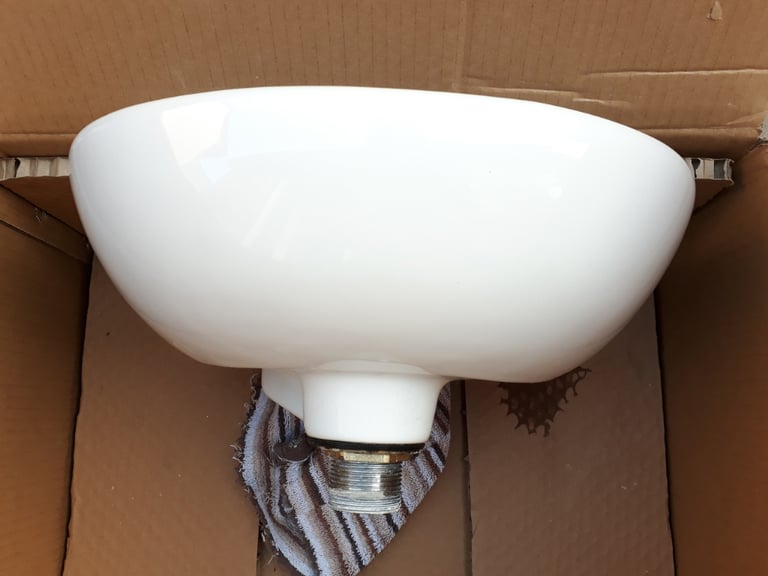 Wickes Newport cloakroom basin + Bristan Quest basin mixer tap + clicker waste - lightly used