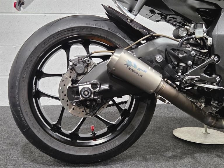Yamaha R1 FULL SPARK EXHAUST! CARBON EXTRAS! LOVELY CONDITION! LOW