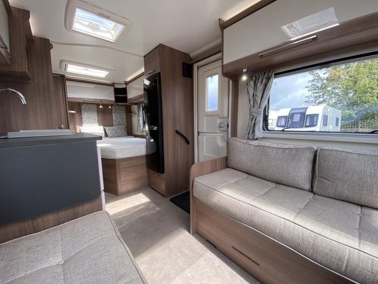 2018 BAILEY UNICORN VALENCIA 4 BERTH TOURING CARAVAN