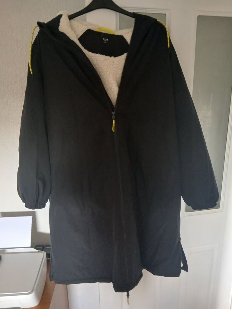 image for Marks & Spencer (Good Move) Changing/Dry Robe Black.