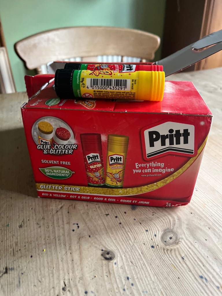 Glitter pritt sticks