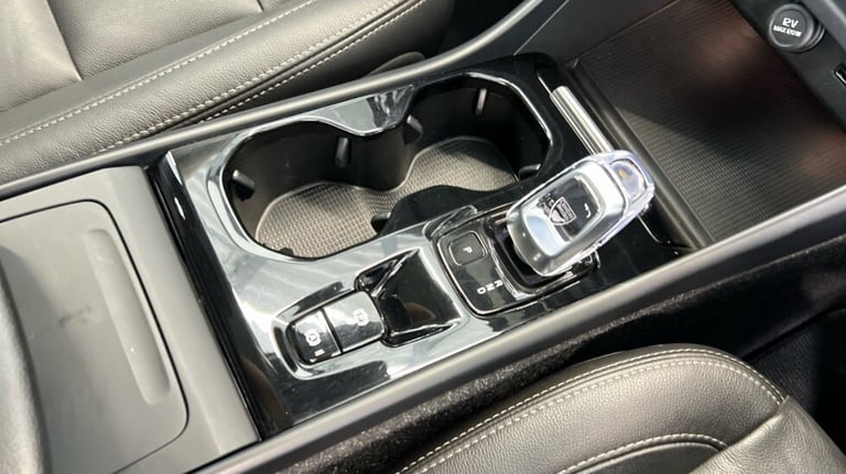 2021 Volvo XC40 Inscription, B4 mild hybrid (Rear Camera,  Black Leather Interior) Estate Petrol ...