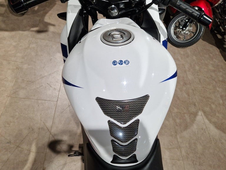 HONDA CBR 125 IN WHITE AND RED