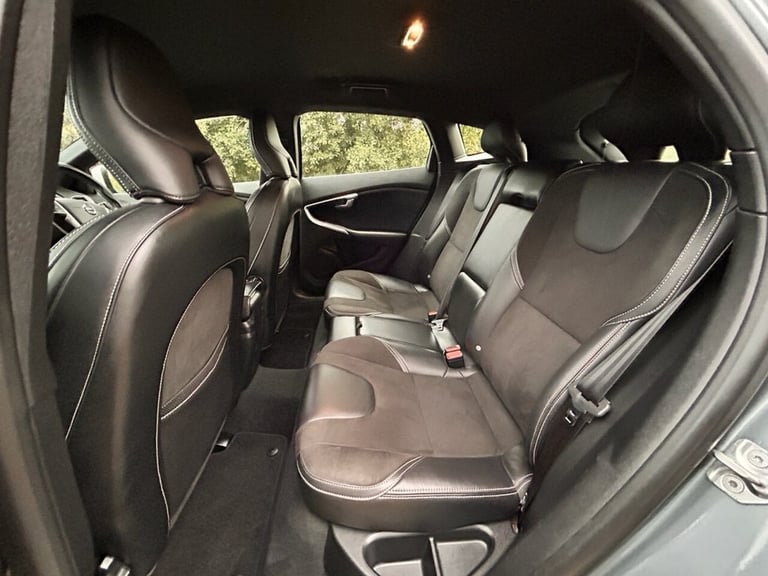 2018 Volvo V40 2.0 D3 R-Design Nav Plus Hatchback 5dr Diesel Manual Euro 6 (s/s) (150 ps) Hatchba...